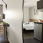 Adagio Access Centre 3*