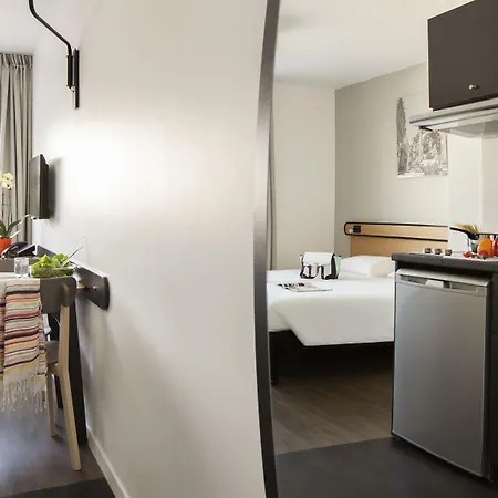 Adagio Access Centre 3*