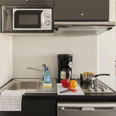 Adagio Access Centre 3*