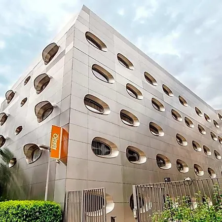Adagio Access Centre מלון דירות