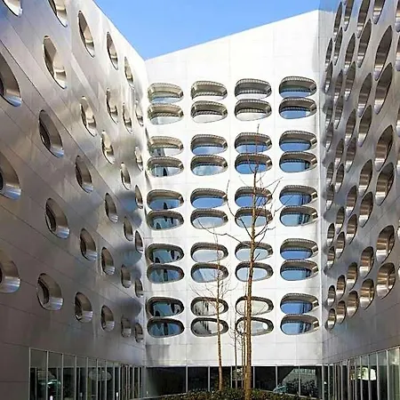 מלון דירות Adagio Access Centre 3*