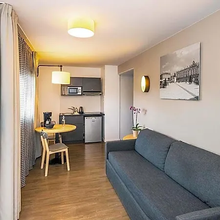 Adagio Access Centre נאנסי