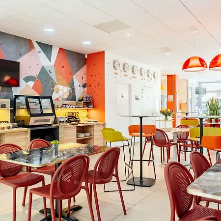 מלון דירות Adagio Access Centre 3*