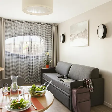 Adagio Access Centre Нанси