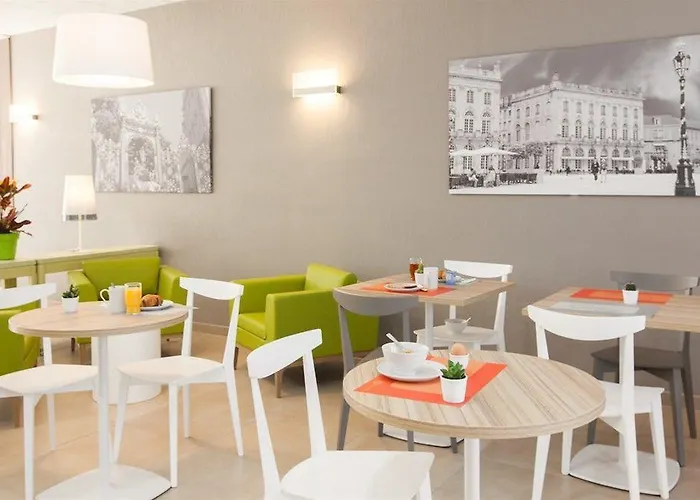 南锡中心阿德吉奥阿克瑟斯公寓式酒店 3* 南锡