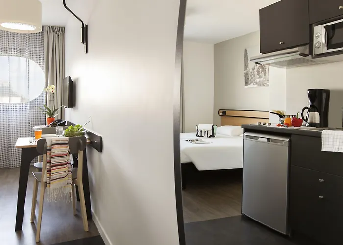 Adagio Access Centre 3*