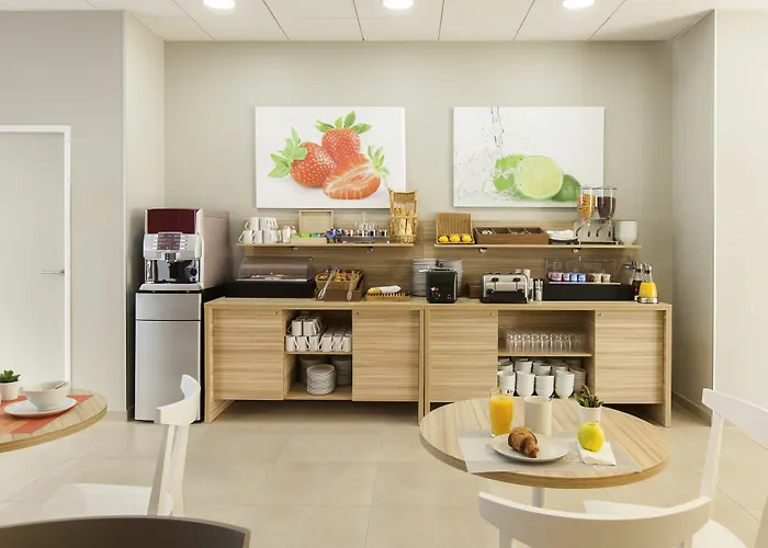 Adagio Access Centre 3*